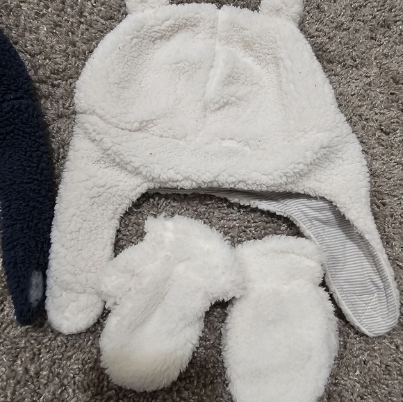 Carter's Winter Hat and Mittens, 12-24 months - Picture 3 of 5